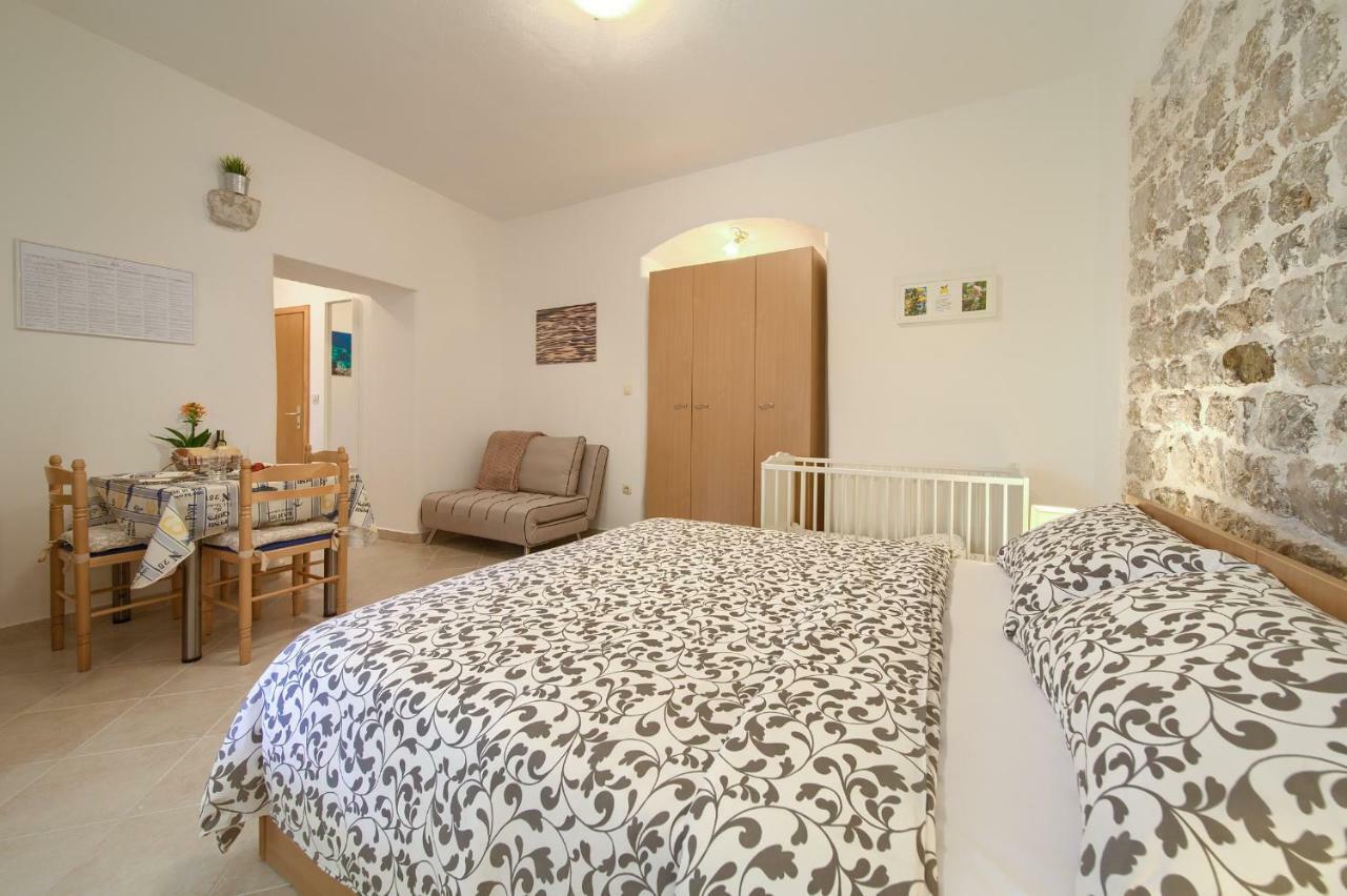 Hrast Apartment Krk Town Bagian luar foto