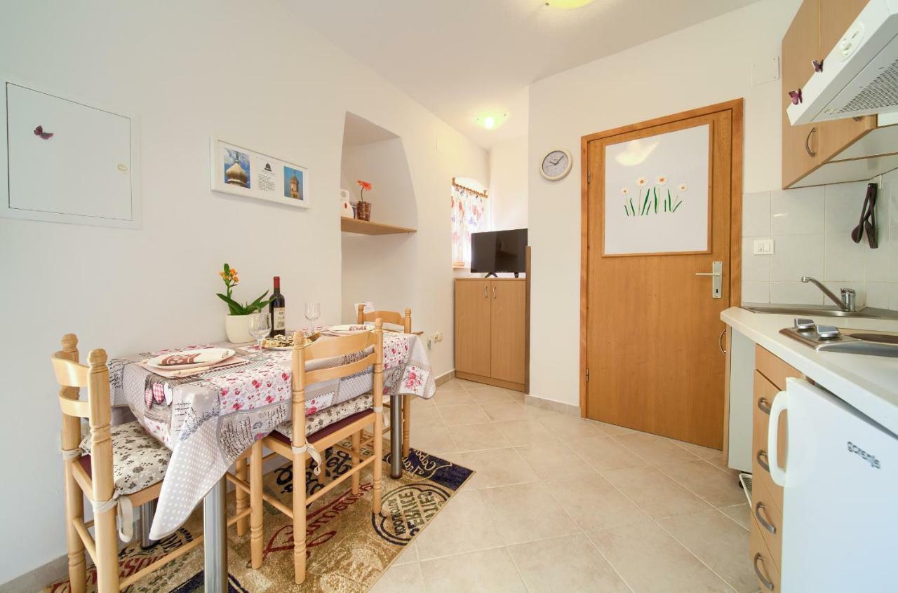 Hrast Apartment Krk Town Bagian luar foto