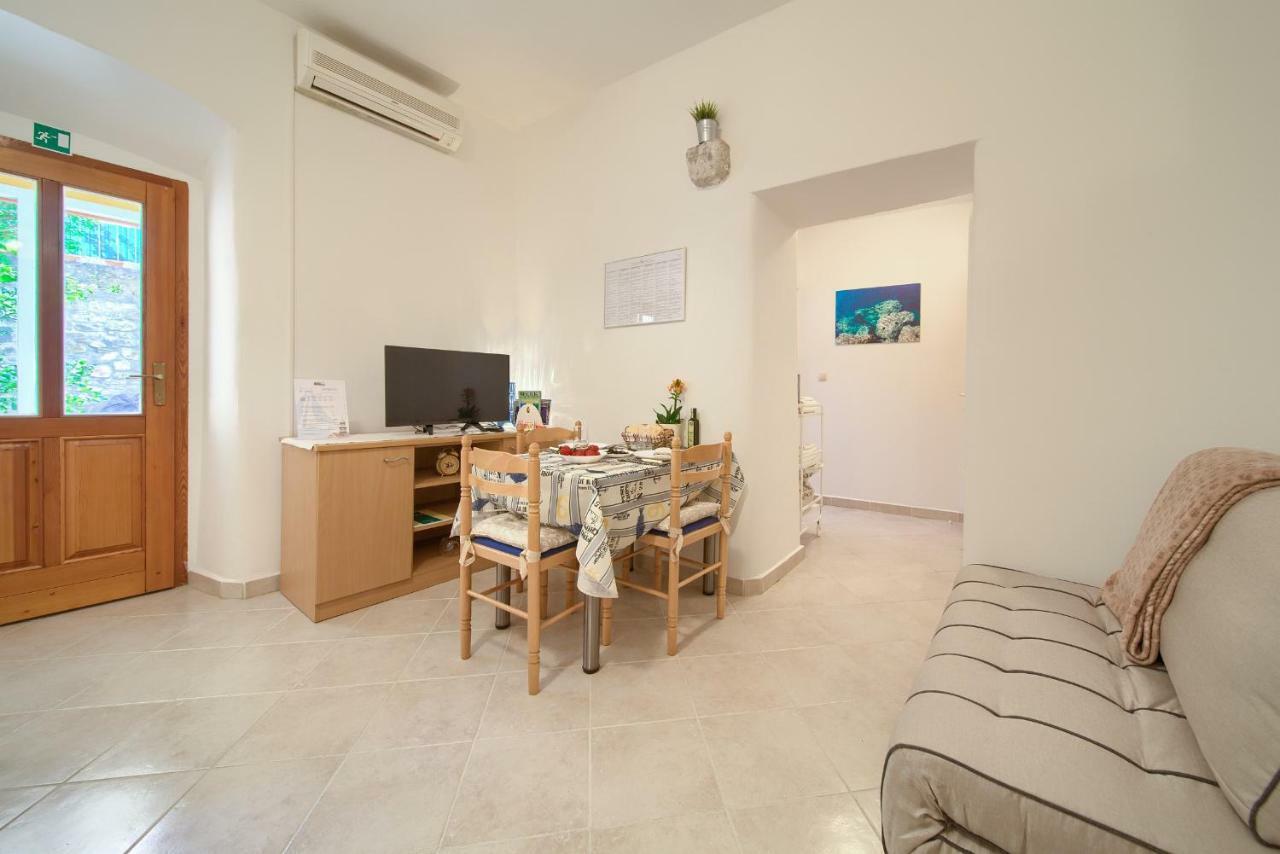 Hrast Apartment Krk Town Bagian luar foto