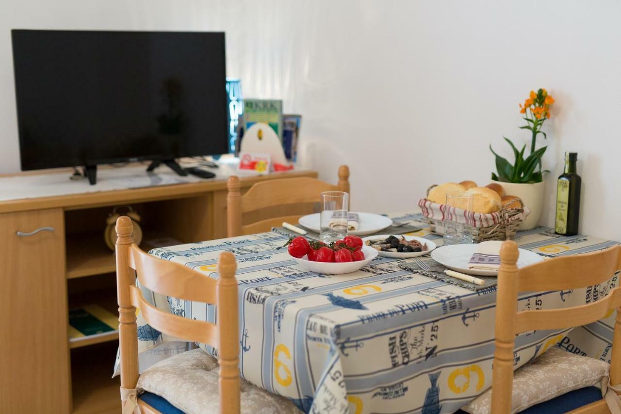 Hrast Apartment Krk Town Bagian luar foto