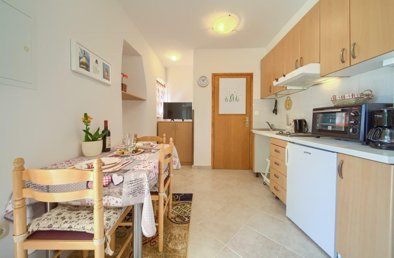Hrast Apartment Krk Town Bagian luar foto