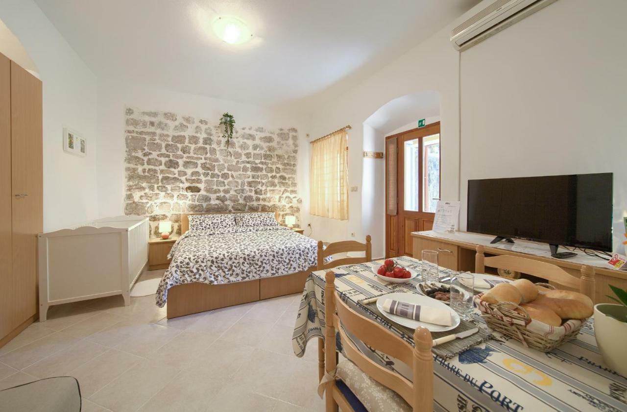 Hrast Apartment Krk Town Bagian luar foto